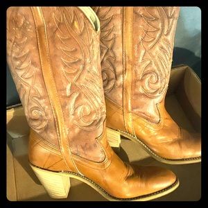 dingo Vintage cowgirl boots size 9.5